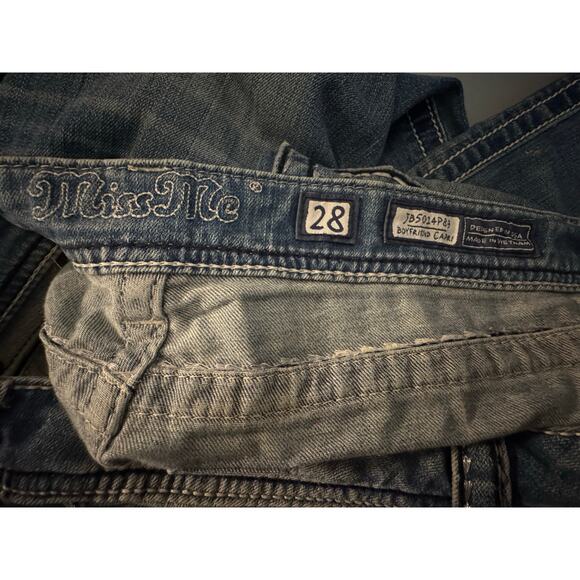 Miss Me Women's JB5014P89 Boyfriend Distressed Capri Jeans - Size 28x24 - Picture 8 of 9